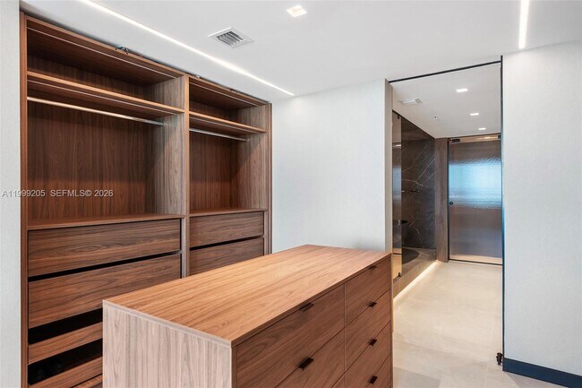 Building Photo - 400 Sunny Isles Blvd