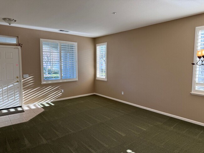 Building Photo - Summerset Living- with a Bonus Room