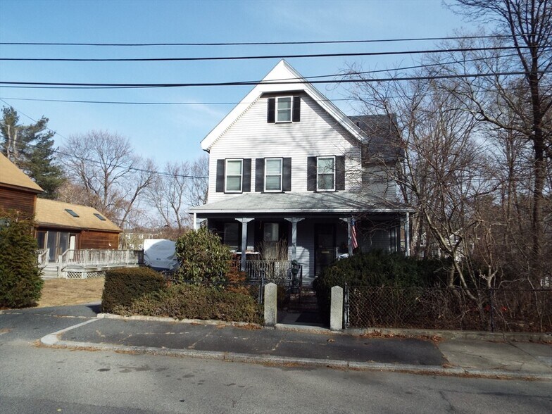 Primary Photo - 92 Rockland St