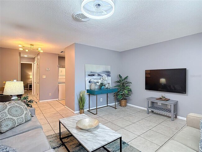 Building Photo - 137 Southeast Jefferson Cir N