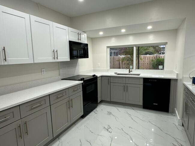 Building Photo - 2110 NW 109th Ave