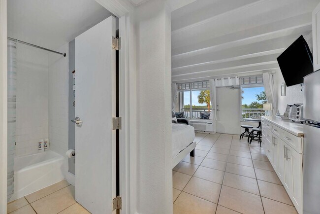 Building Photo - 611 Destiny Dr