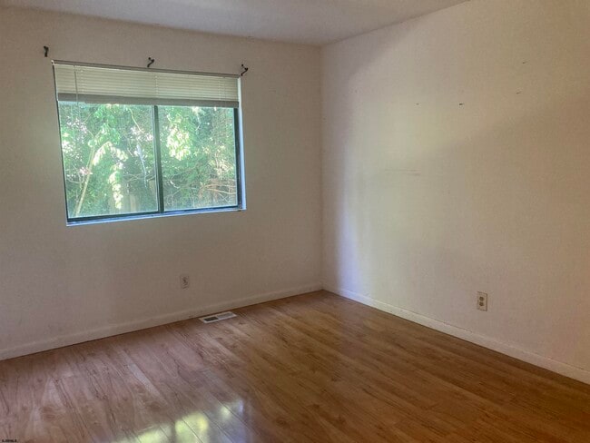 Building Photo - 610 Noahs Rd