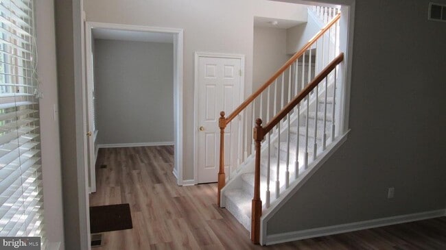Building Photo - 1045 Fallbrook Ln