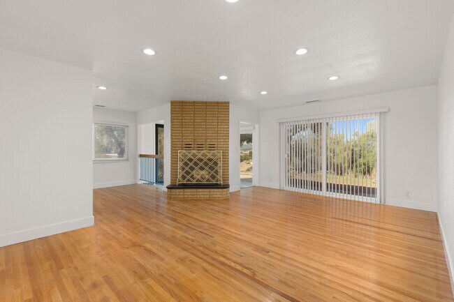Building Photo - 1344 W 11th Ave