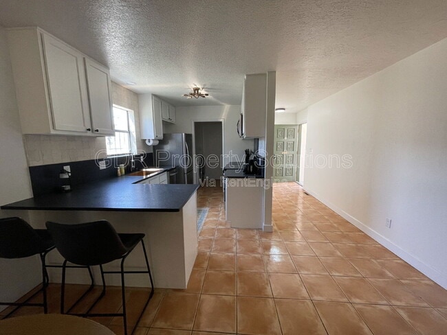 Building Photo - 520 Ortiz Dr NE