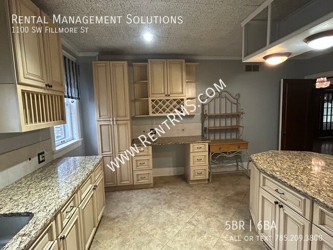 Building Photo - 1100 SW Fillmore St