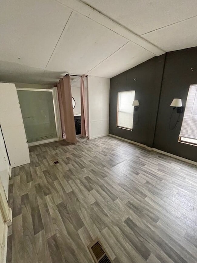 Building Photo - Near Bleeker Junction