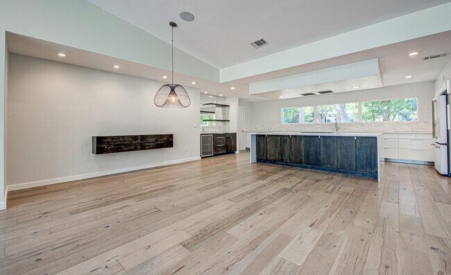 Building Photo - 6106 Shoal Creek Blvd
