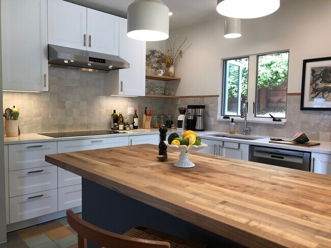 Building Photo - 3622 Landa St