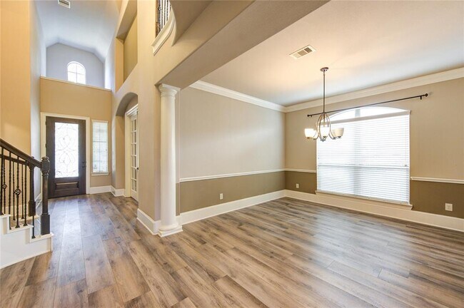 Building Photo - 611 Whitney Oaks Ln