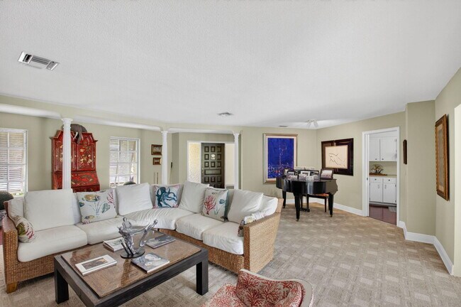 Building Photo - 30 Spanish River Dr