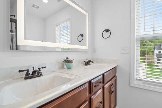Building Photo - 1150 Tybee Dr