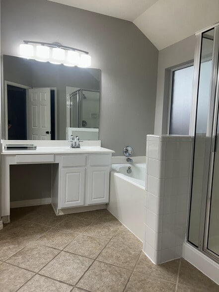 Building Photo - 3527 Pine Valley Dr