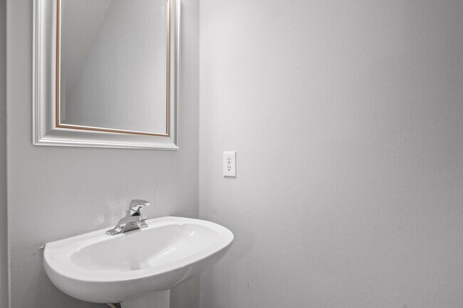 Building Photo - 62 Musgrove Pl