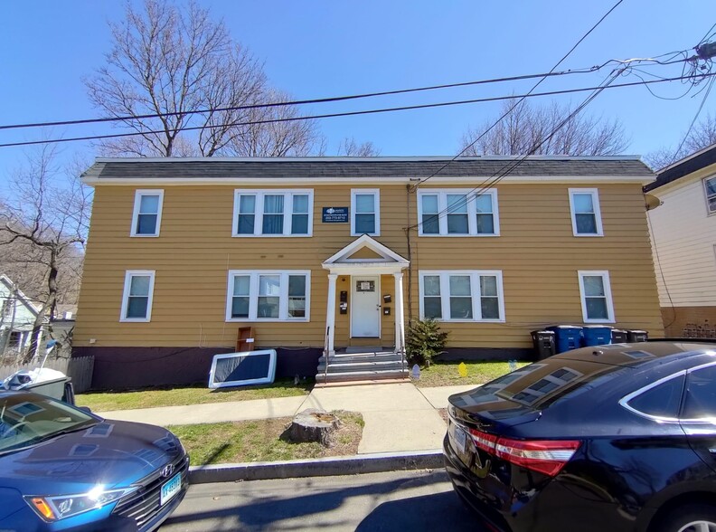 Primary Photo - 61 Ridge St