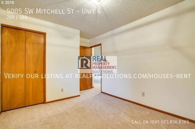 Building Photo - 5005 SW Mitchell St