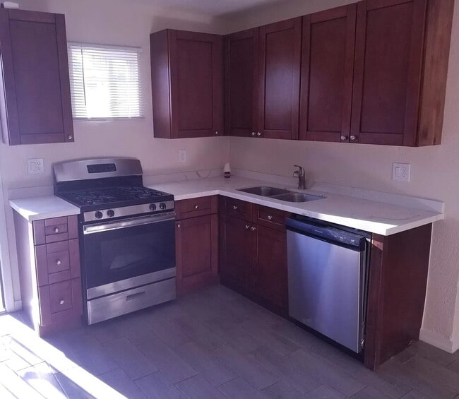 Building Photo - Spacious 1-Bed Home in North Phoenix with Private Backyard