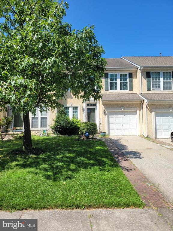 Building Photo - 10 Bridle Ct