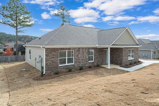 Building Photo - $1750! Beautiful 3 bed/ 2 bath home! READY TO TOUR