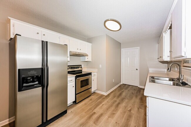 Building Photo - 2227 Sawmill St