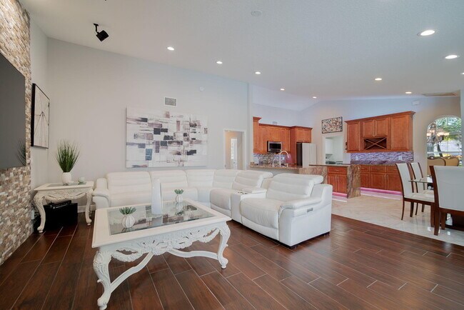 Building Photo - 13660 Folkestone Ct