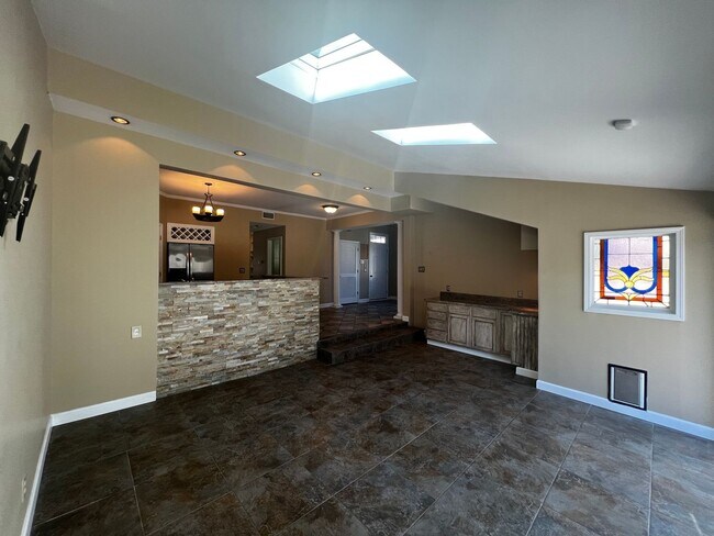 Building Photo - 204 Woodside Ave