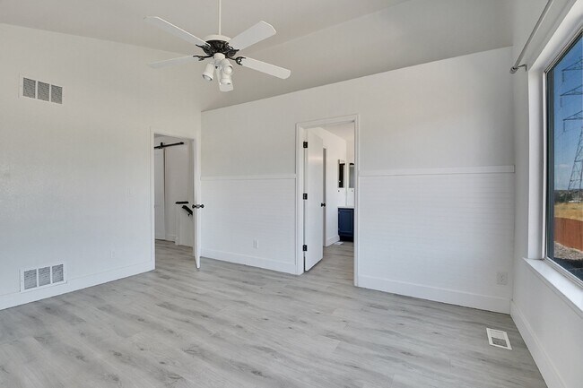 Building Photo - $3,040.95 - 3 Bed, 3-Bath Home in Aurora with In Unit Laundry and Central AC