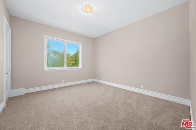 Building Photo - 11221 Briarcliff Ln