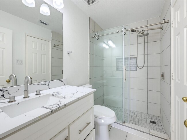 Building Photo - 1114 Jasons Bend Dr