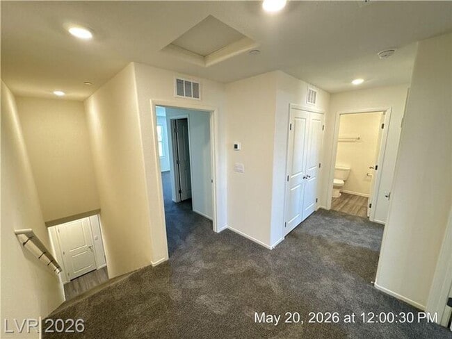 Building Photo - Beautiful Townhome with Quartz Counters & Private Setting in Southwest Las Vegas