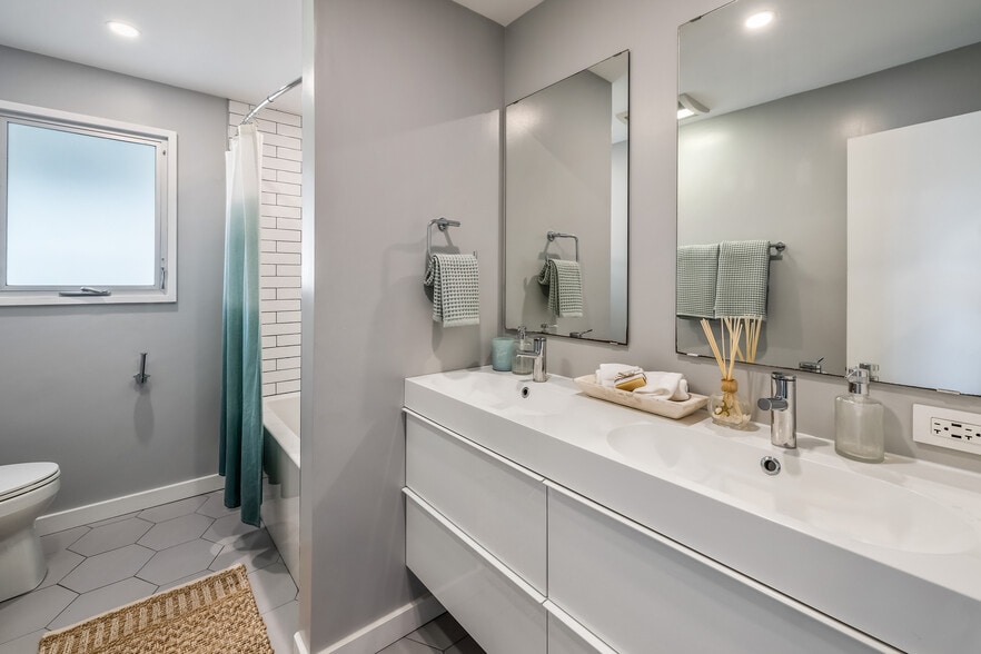 Building Photo - 1384 Nanawale Pl