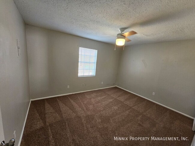 Building Photo - Plainview Apartments 2 Bedroom 1.5 Bath - ...