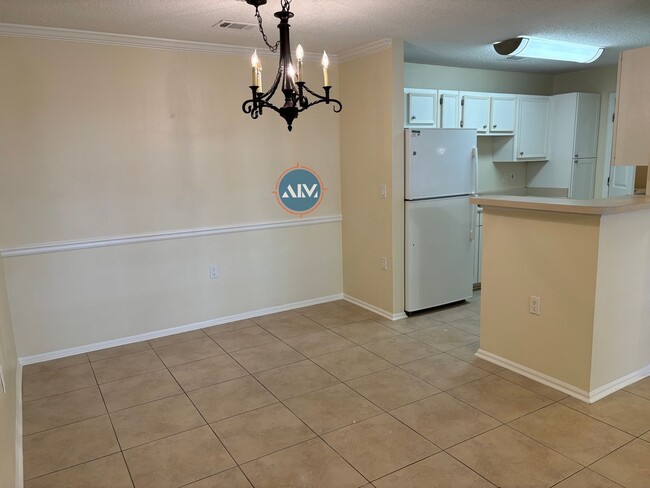 Building Photo - Beautiful 3-Bedroom Villa in Charming Wood...