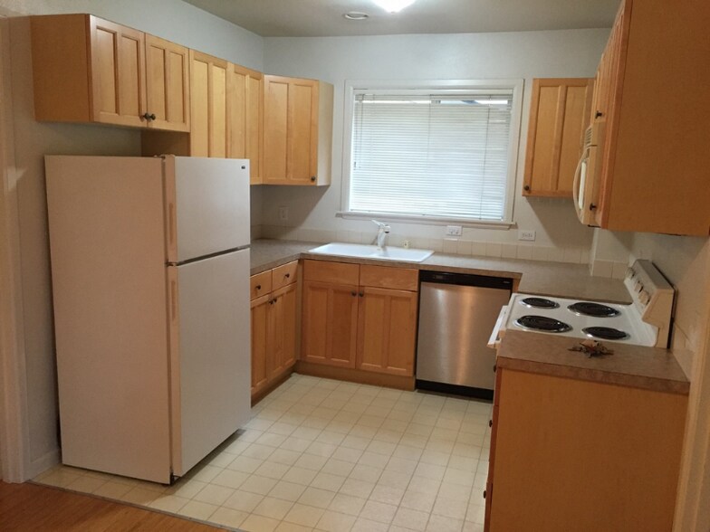 Building Photo - 6410 Phinney Ave N