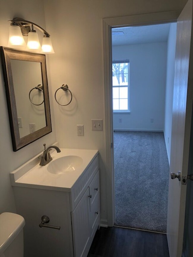 Building Photo - 3609-3611 Thornhill Circle W-OM
