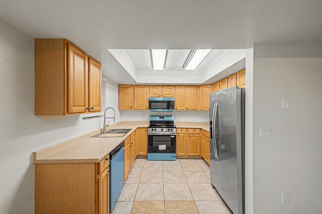 Building Photo - 16624 E Palisades Blvd