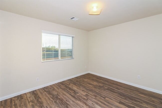 Building Photo - 6118 Peaceful Ridge Dr