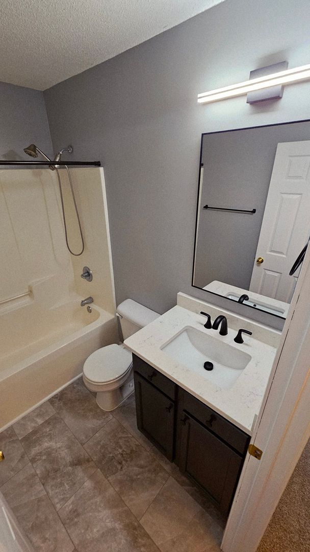 Building Photo - 3 BR 2 BA Aragona Village