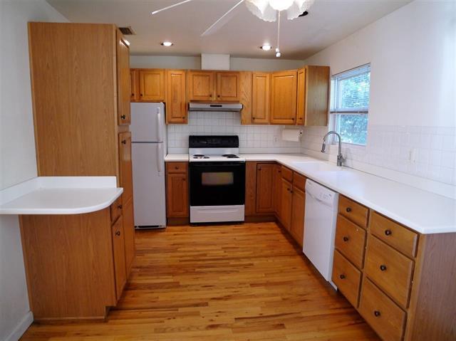 Building Photo - 5022 Ruthenia Rd