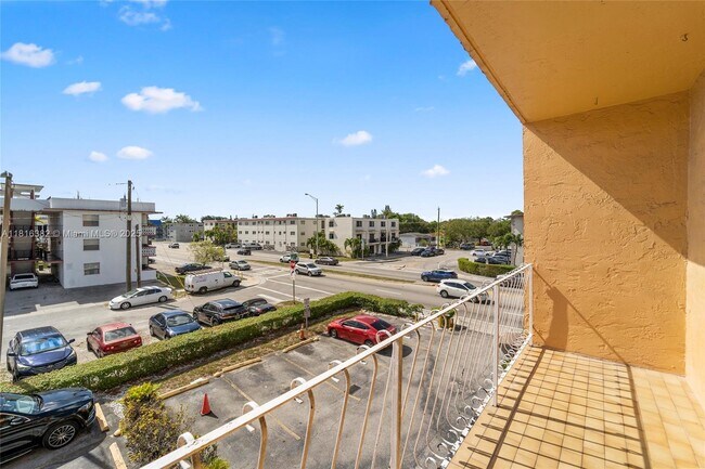 Building Photo - 6200 W Flagler St