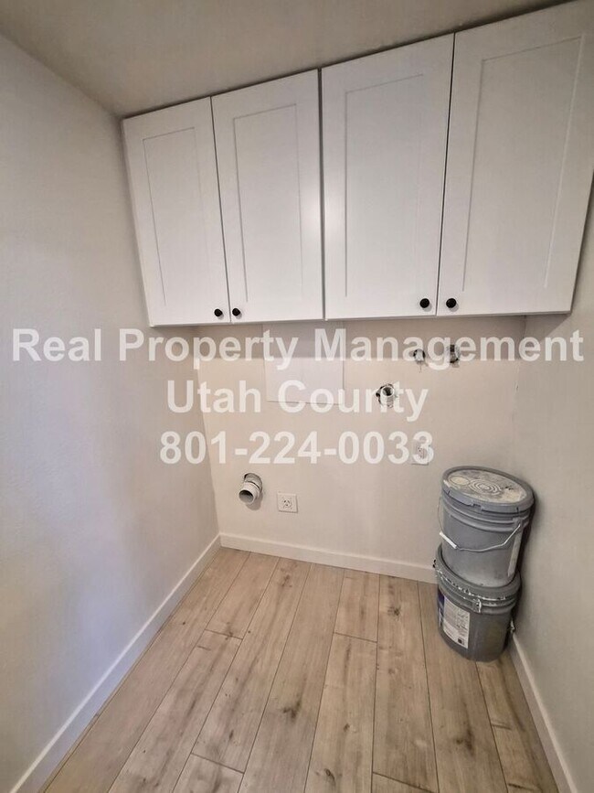 Building Photo - 1146 W 100 N