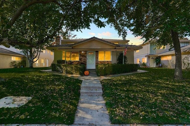 Building Photo - Madison Villa Condo Available July 1st