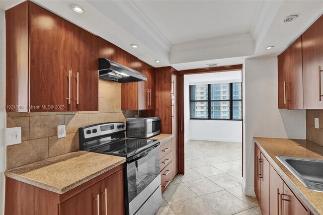 Building Photo - 2401 S Ocean Dr