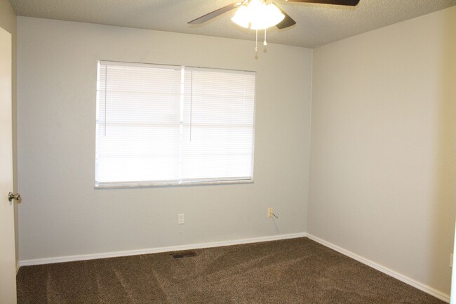 Building Photo - 3 Bed, 2 Bath in Prime location of NW OKC