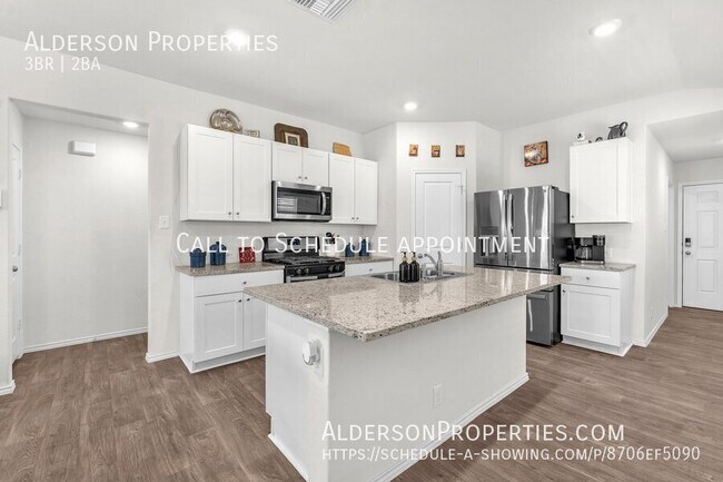 Building Photo - 4410 Lake Ritter St