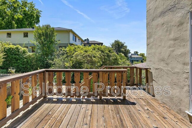 Building Photo - 25 Selborne Dr