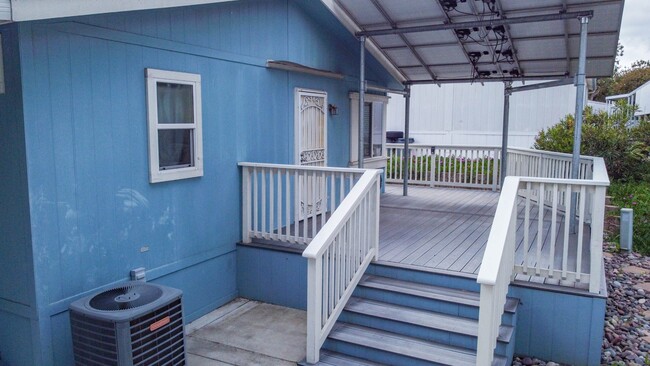 Building Photo - 525 W El Norte Pkwy