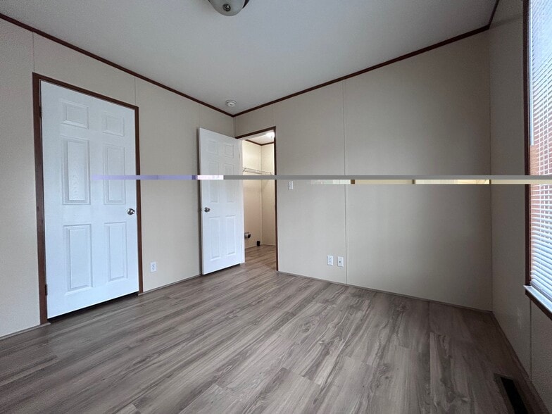 Building Photo - 5 Oak Tree Ln