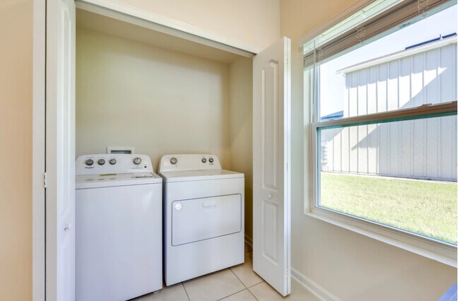 Building Photo - 89 Pomona Way